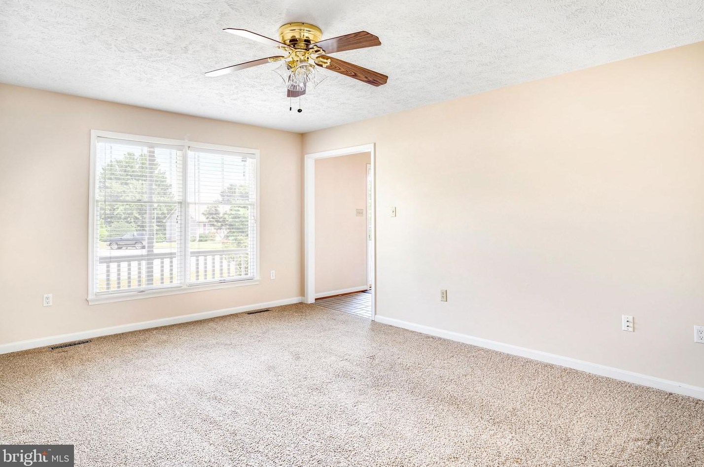 971 Auburn Ct, Front Royal VA  22630-5308 exterior