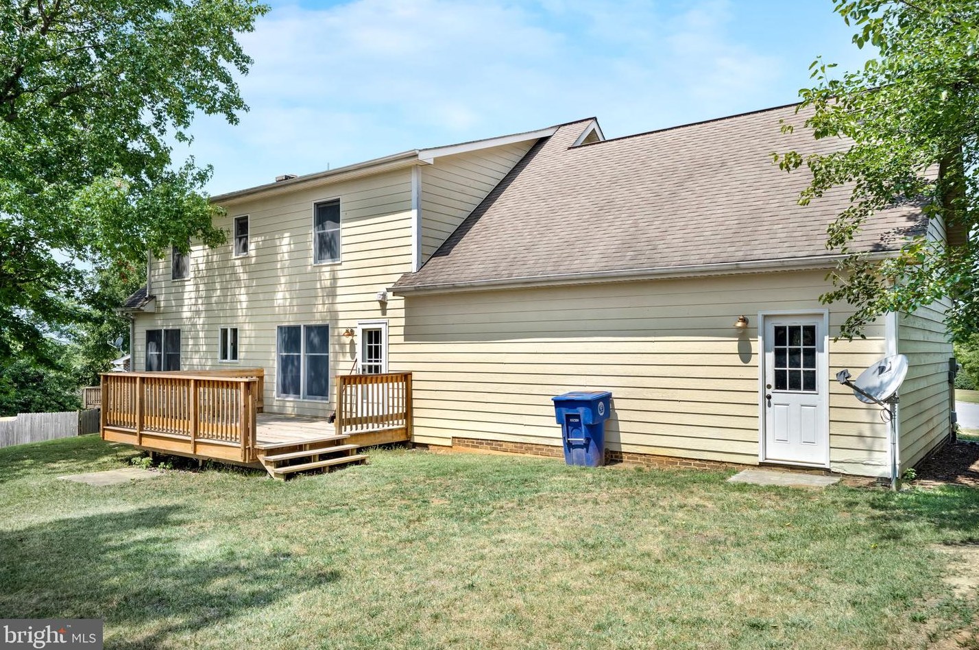 971 Auburn Ct, Front Royal VA  22630-5308 exterior