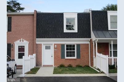 639 W 11th Street - Photo 1