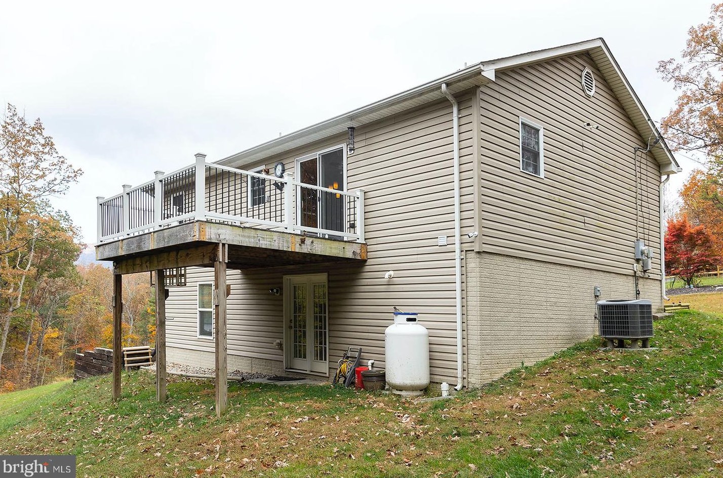 47 Willow Rd, Front Royal VA  22630-8984 exterior