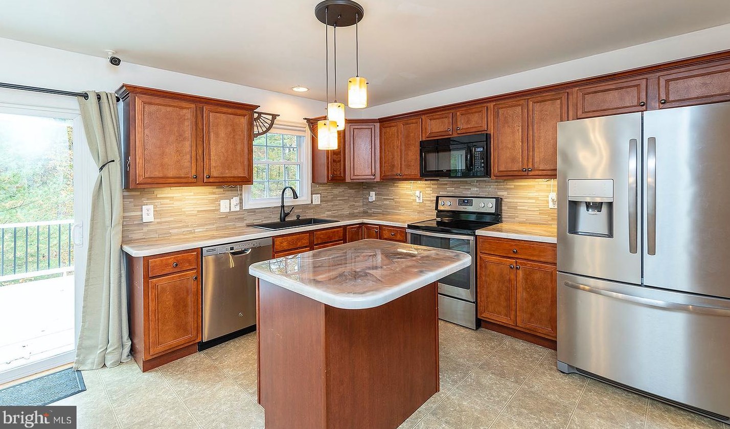 47 Willow Rd, Front Royal VA  22630-8984 exterior