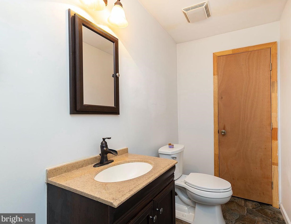 47 Willow Rd, Front Royal VA  22630-8984 exterior