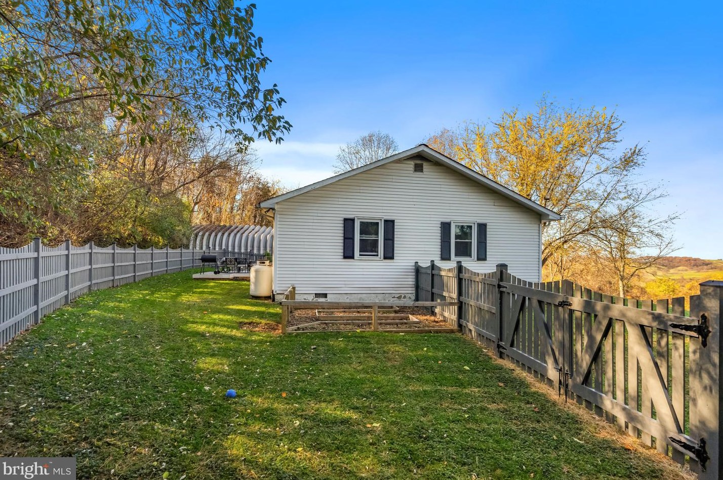 180 Oak Hts Rd, Front Royal VA  22630-5806 exterior