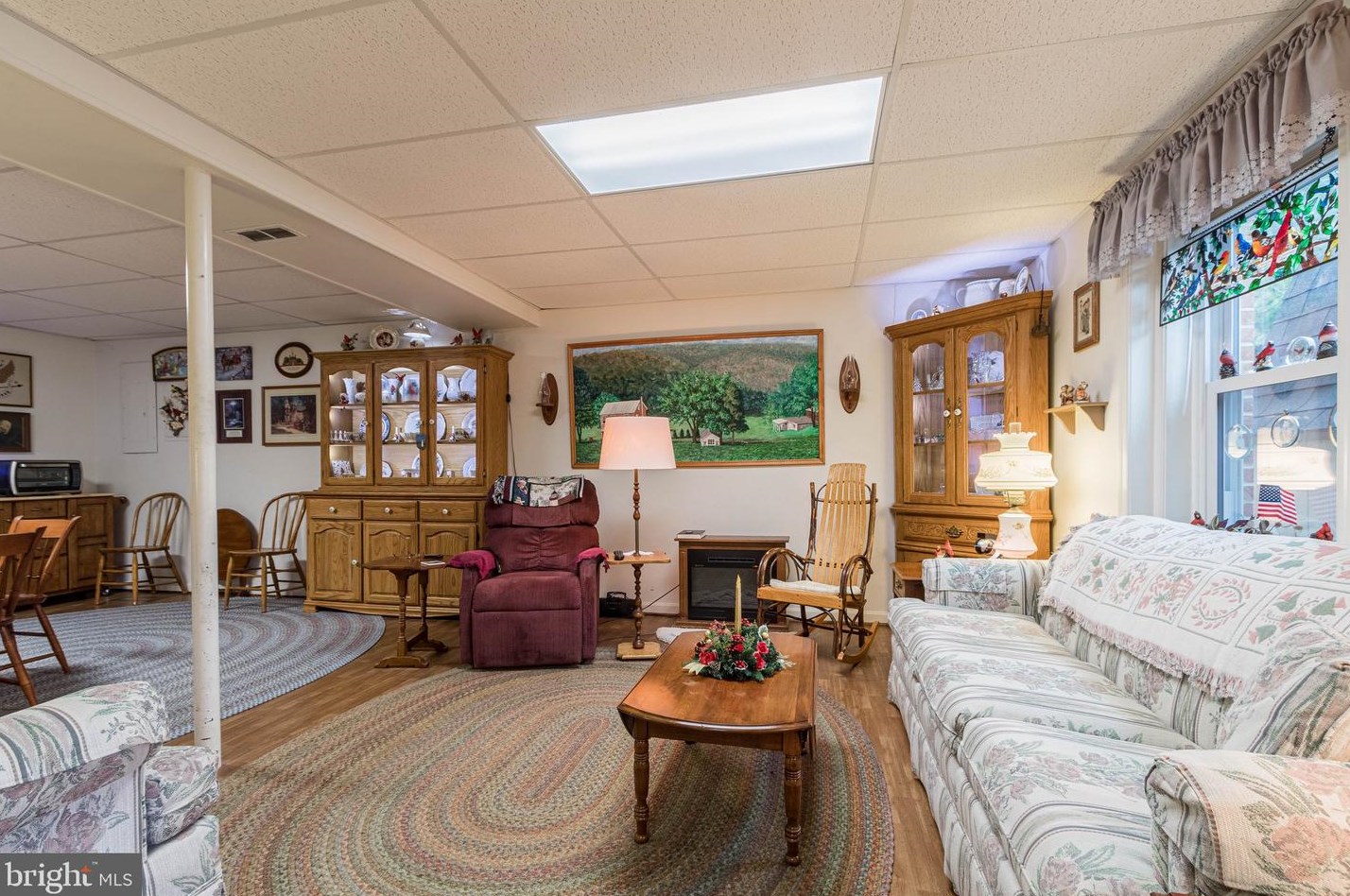 612 Meadow Ln, Front Royal VA  22630-5320 exterior