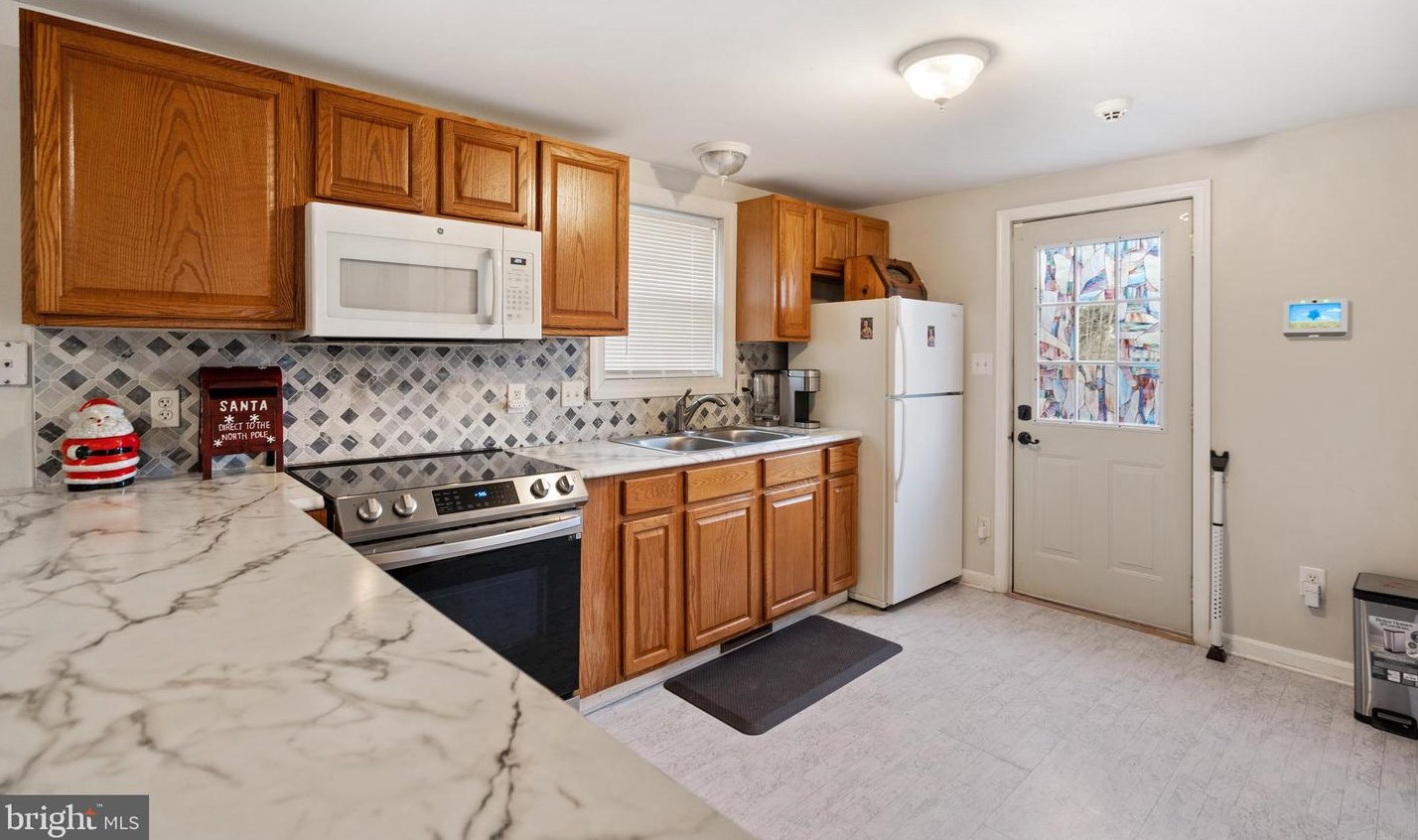 1343 Warren Ave, Front Royal VA  22630-4162 exterior