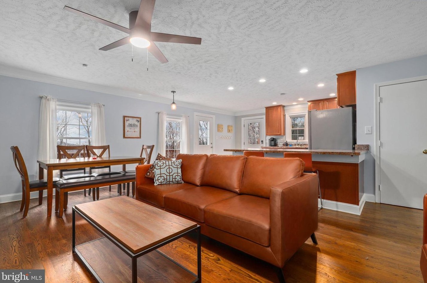 499 Rome Beauty Dr, Linden VA  22642-6441 exterior