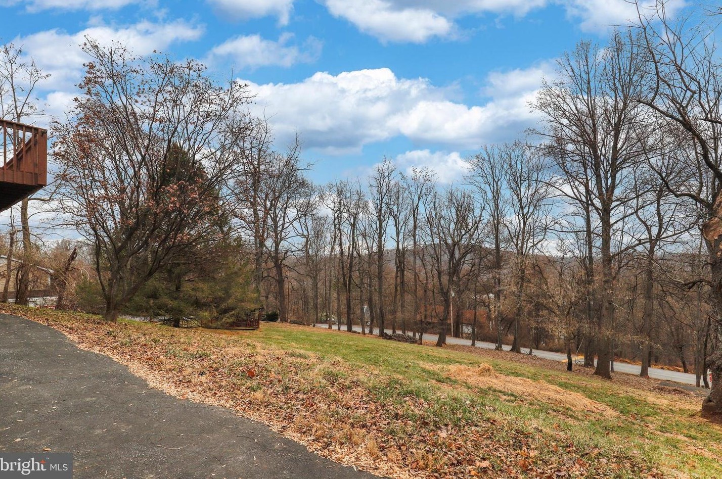 499 Rome Beauty Dr, Linden VA  22642-6441 exterior