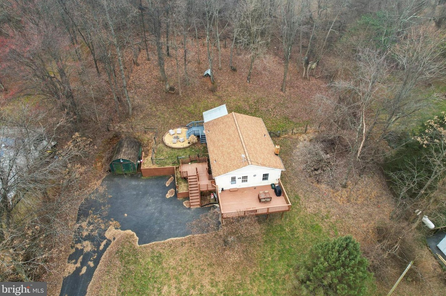 499 Rome Beauty Dr, Linden VA  22642-6441 exterior