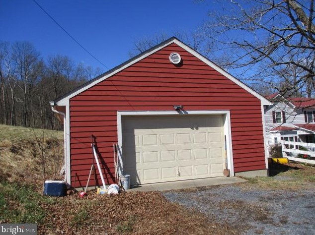 1437 Fiery Run Rd, Linden VA  22642-6636 exterior