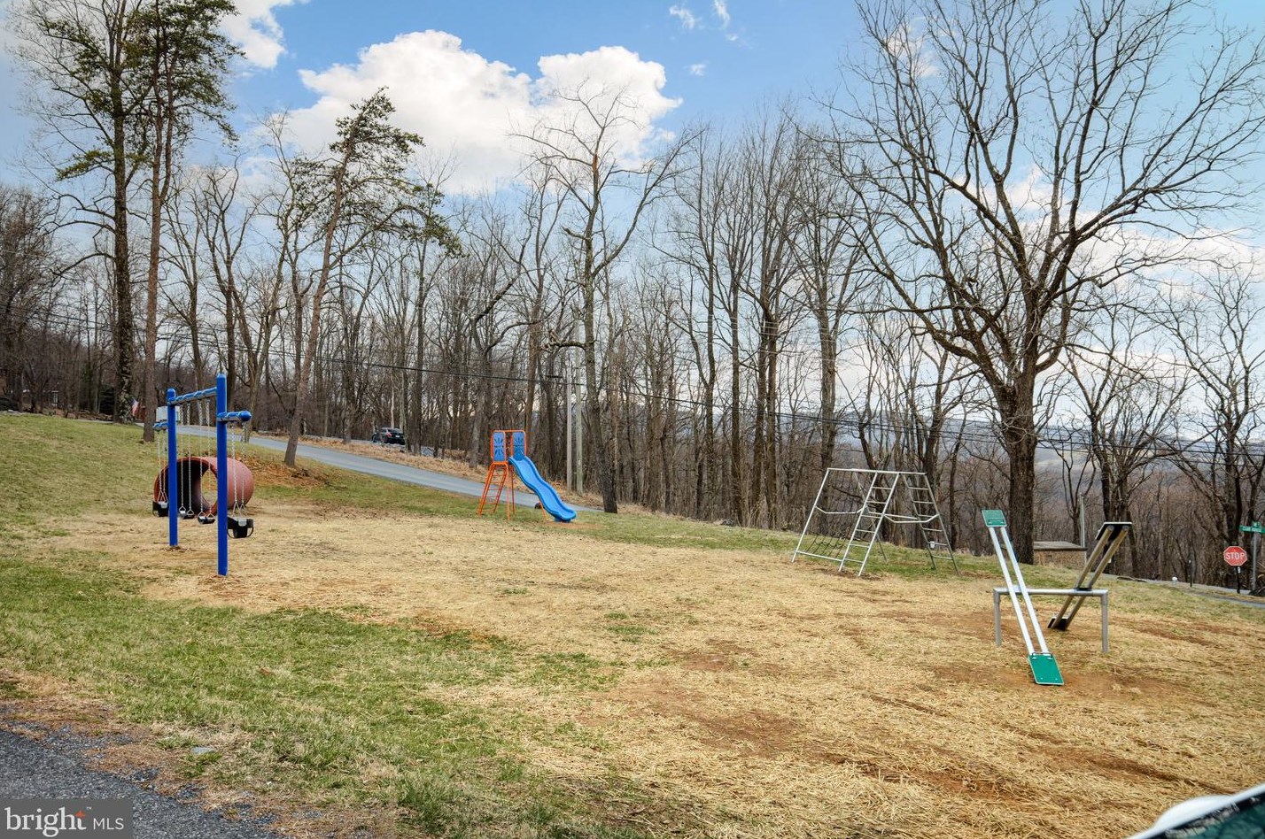 72 Pocahontas Rd, Front Royal VA  22630-5712 exterior