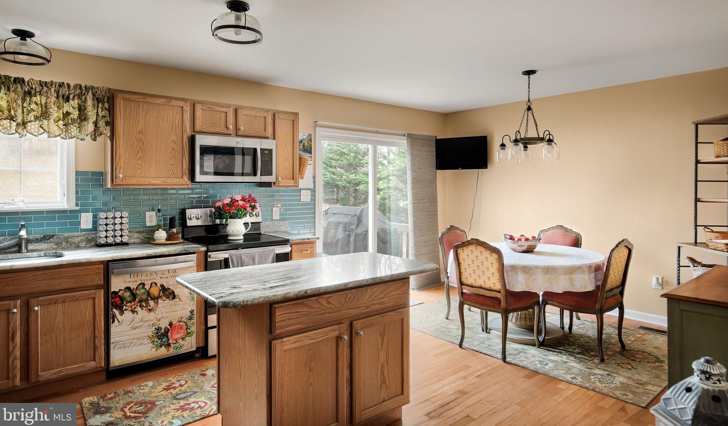 72 Pocahontas Rd, Front Royal VA  22630-5712 exterior