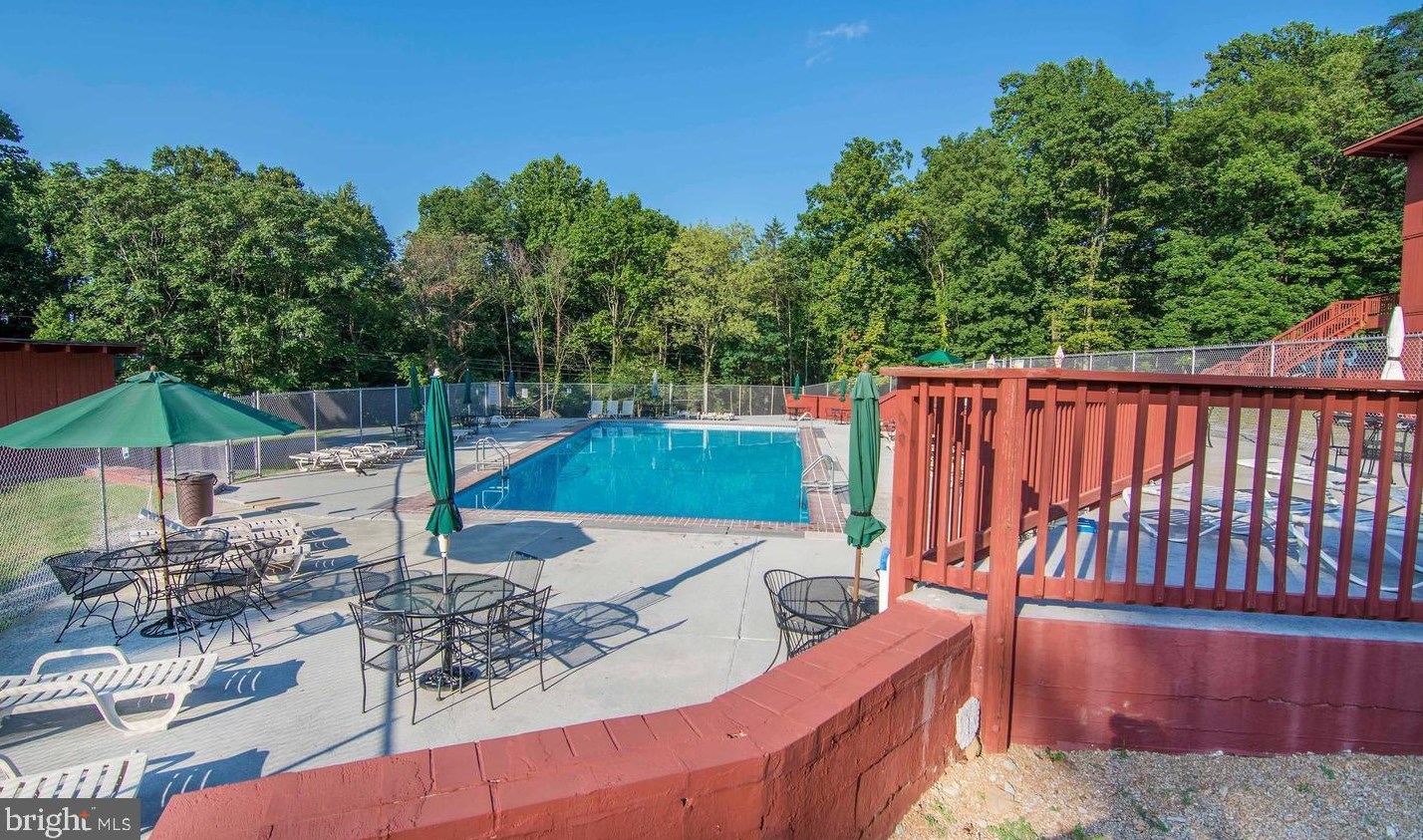 72 Pocahontas Rd, Front Royal VA  22630-5712 exterior