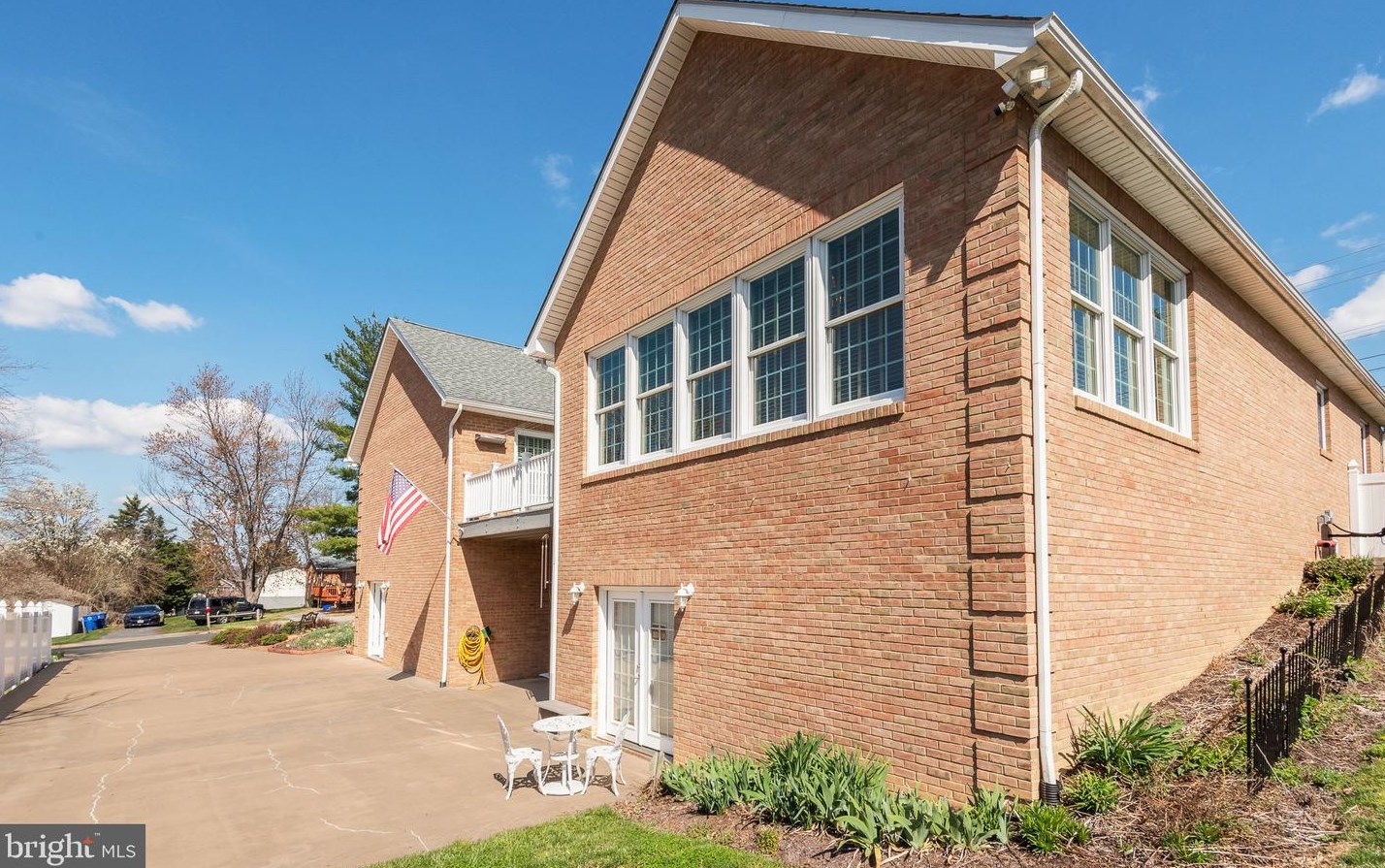 524 Main St, Front Royal VA  22630-2565 exterior