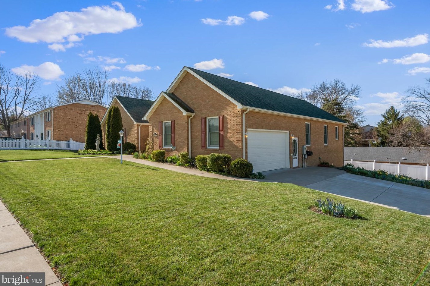 524 Main St, Front Royal VA  22630-2565 exterior