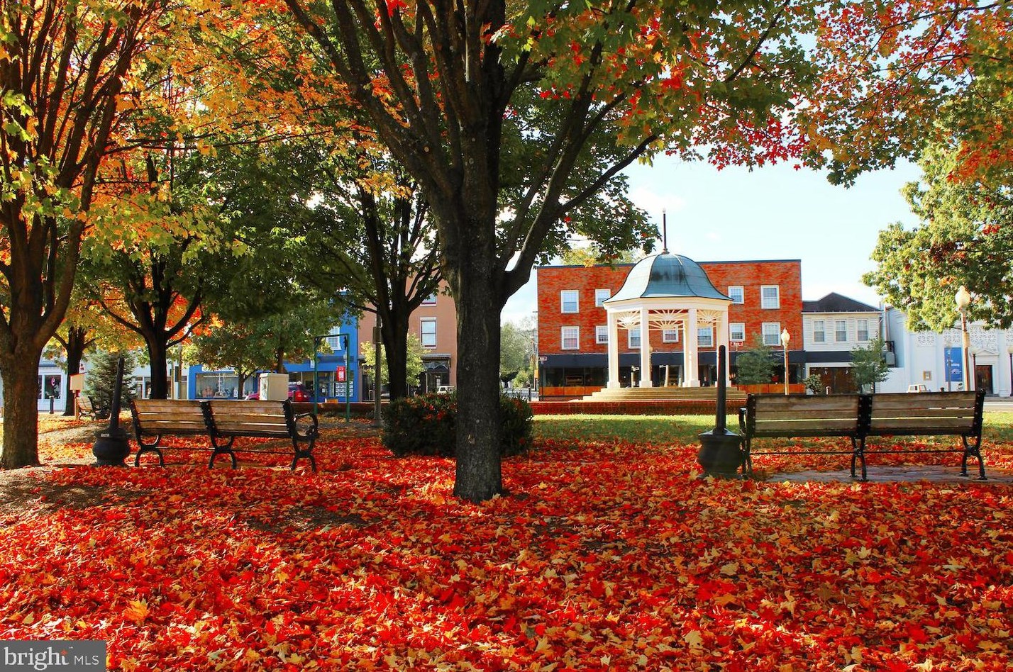 400 Duncan Ave, Front Royal VA  22630-2418 exterior