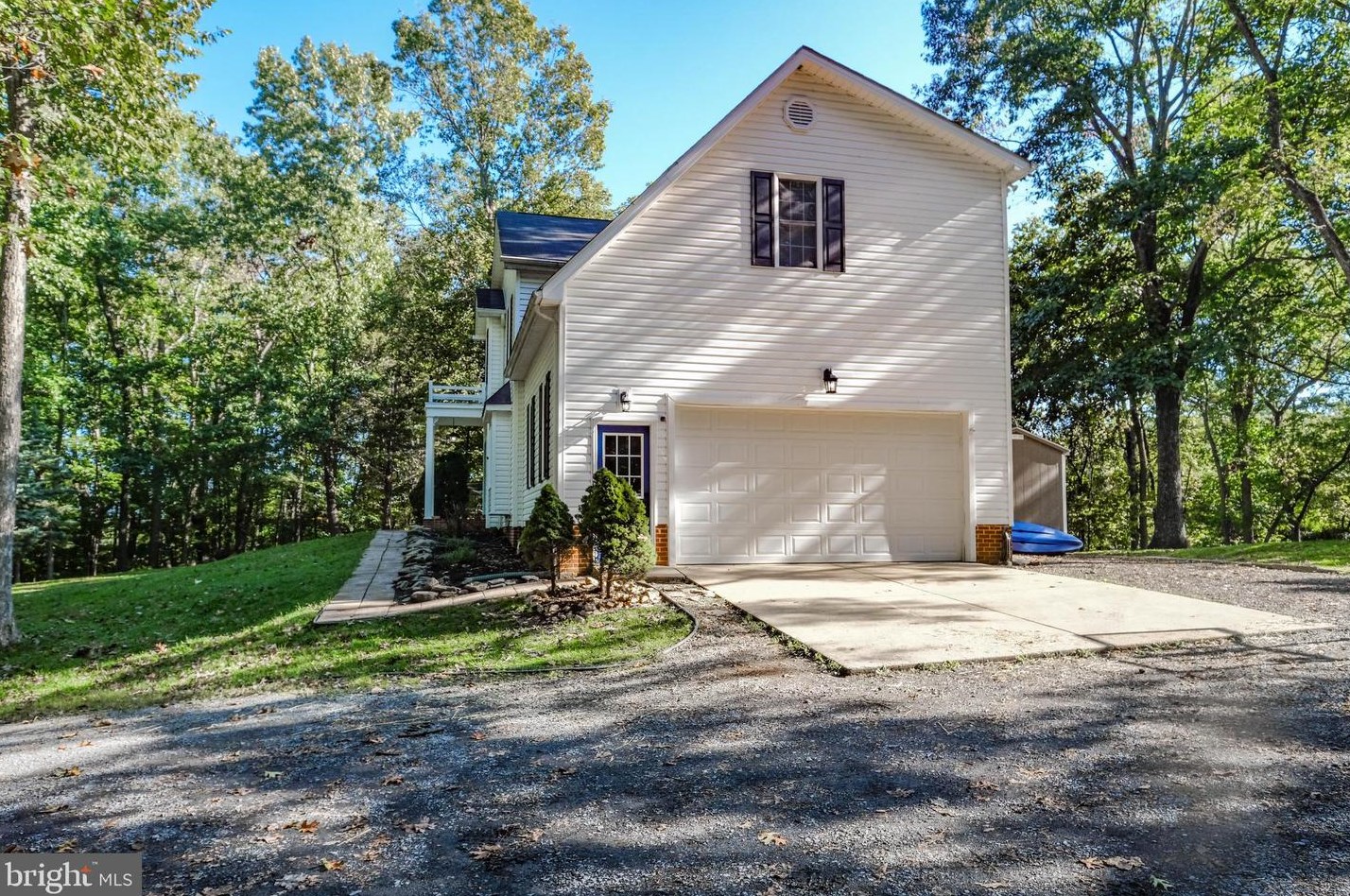 8370 Stonewall Jackson Hwy, Front Royal VA  22630-4947 exterior