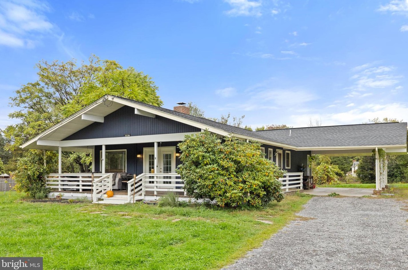 249 Youngs Dr, Front Royal VA  22630-4456 exterior