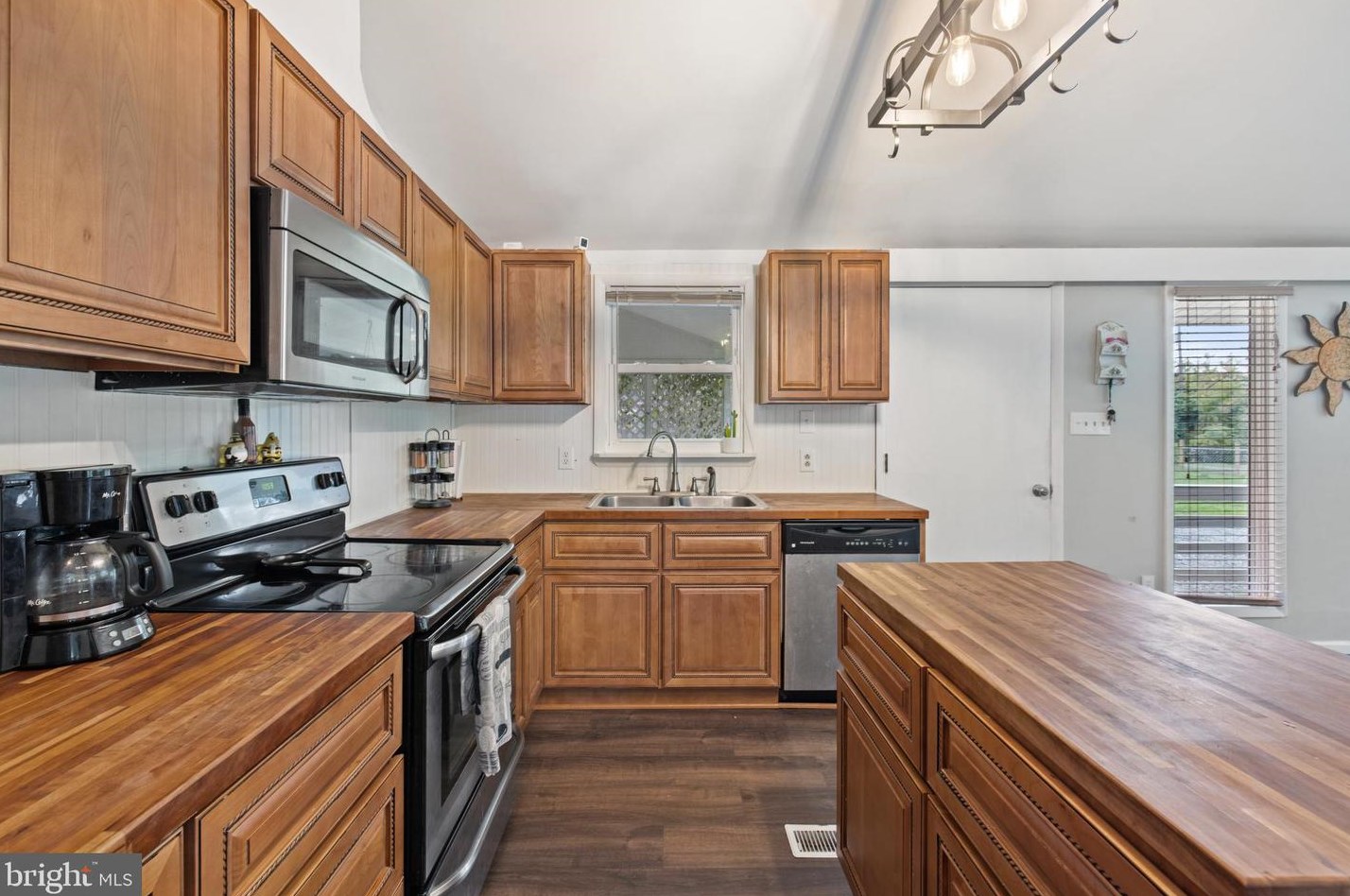 249 Youngs Dr, Front Royal VA  22630-4456 exterior