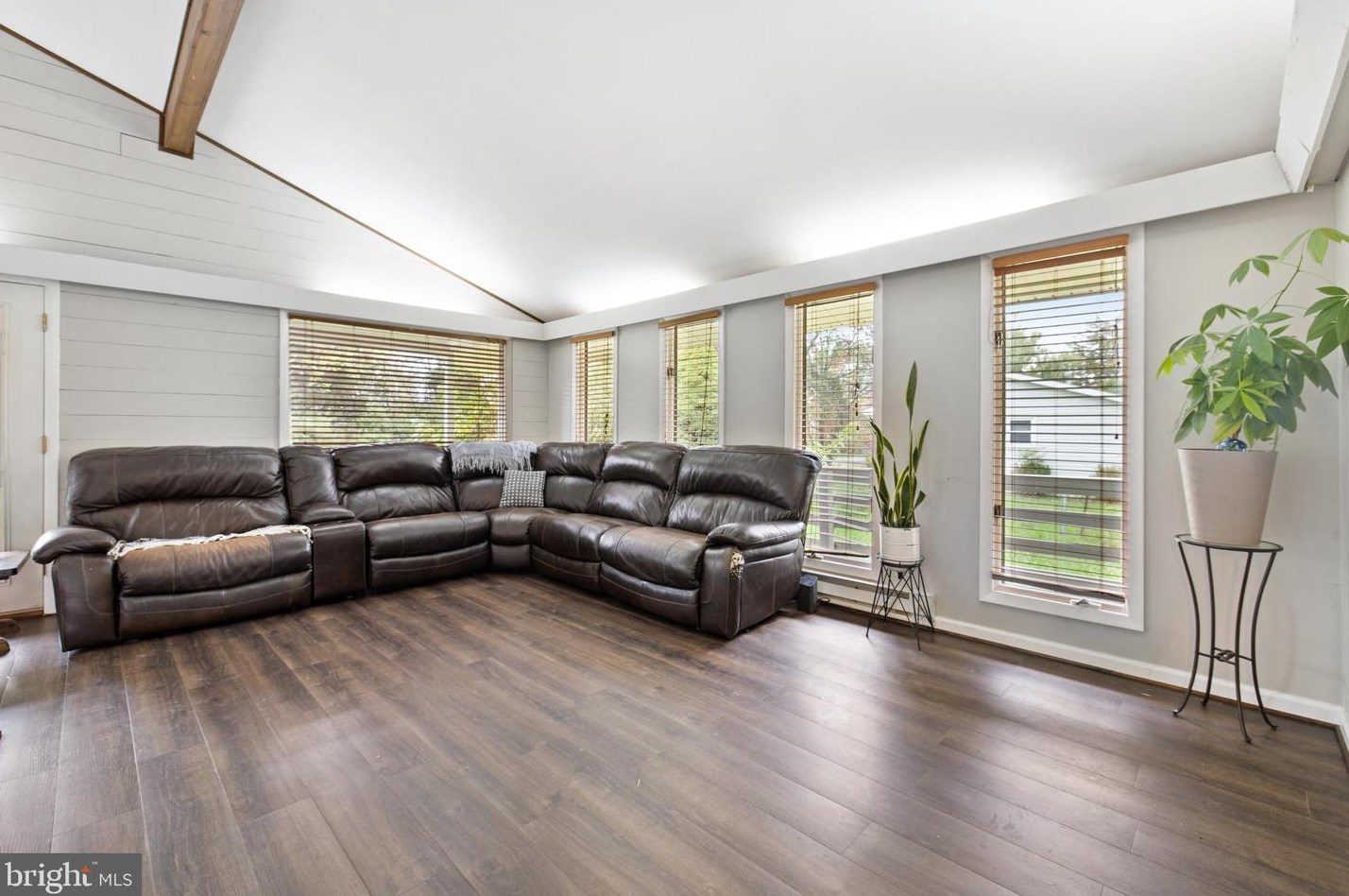 249 Youngs Dr, Front Royal VA  22630-4456 exterior