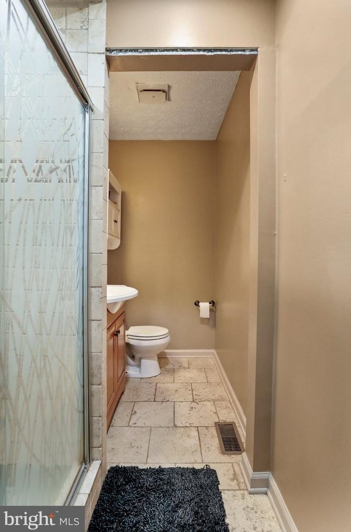 130 Juniper Dr, Front Royal VA  22630-9333 exterior