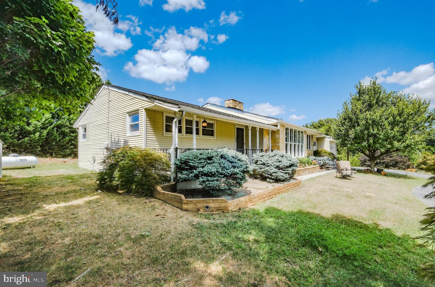 1275 Valley View Dr, Front Royal, VA 22630 MLS VAWR2007234 Coldwell