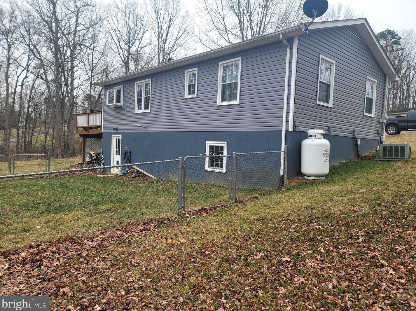 71 Downing Farm Rd, Front Royal VA  22630-5694 exterior