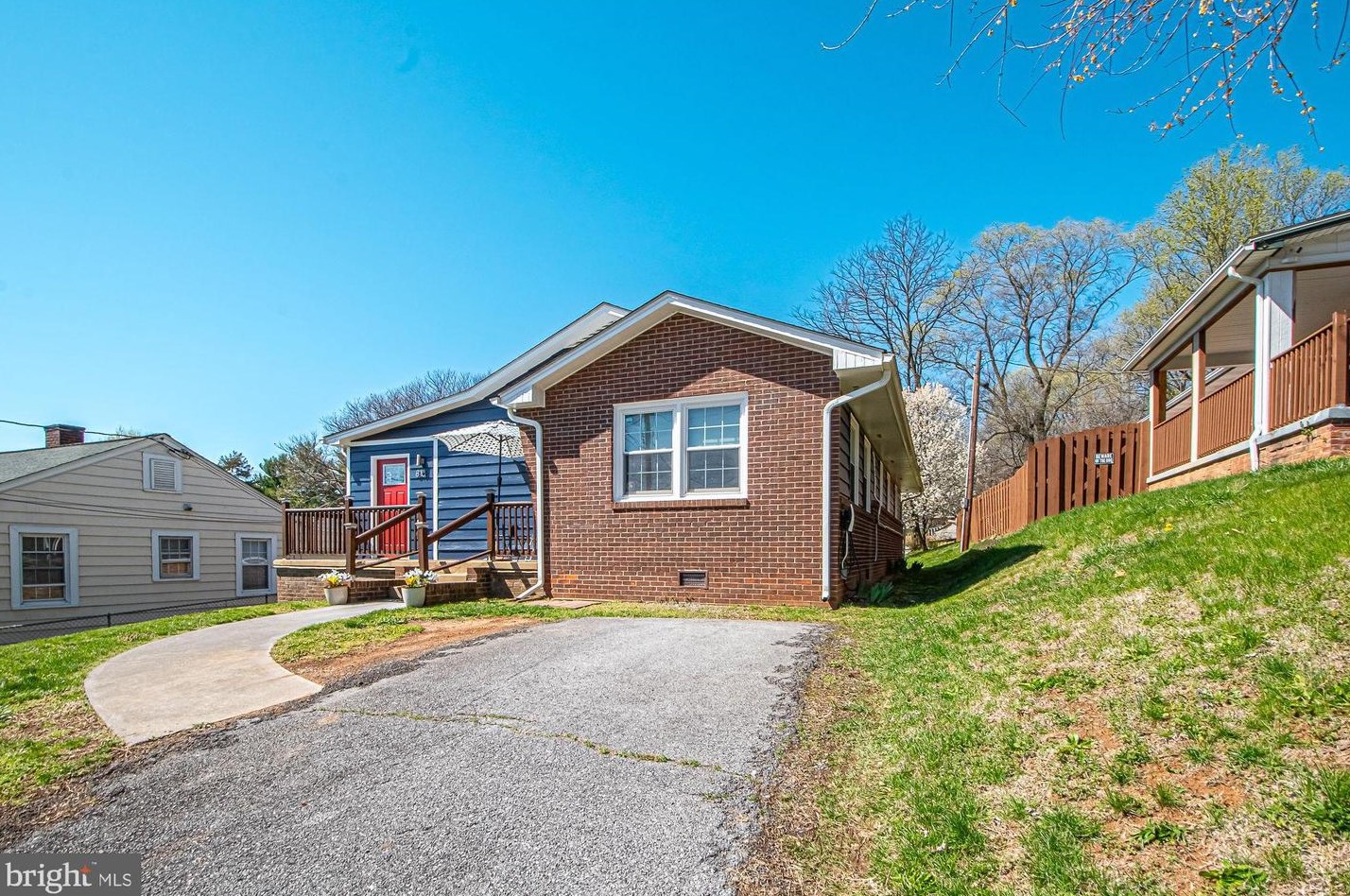 810 Virginia Ave, Front Royal VA  22630-3533 exterior