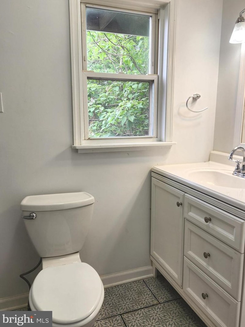 34 King David Dr, Linden VA  22642-6323 exterior