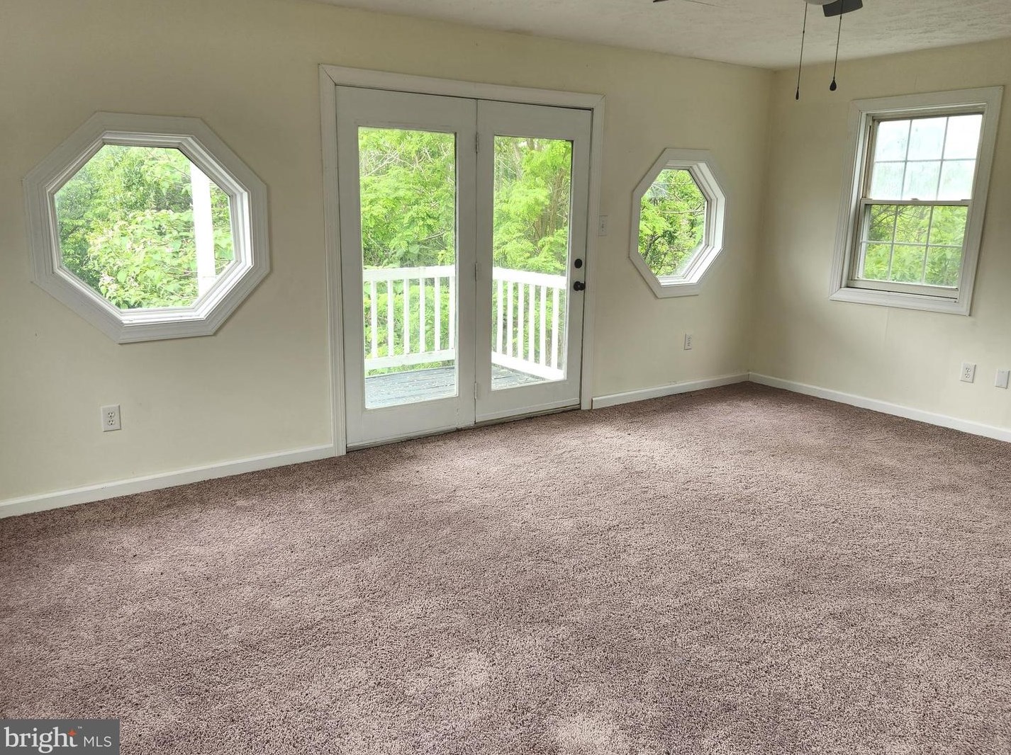 34 King David Dr, Linden VA  22642-6323 exterior