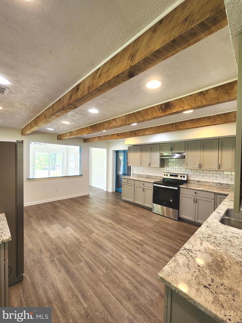 34 King David Dr, Linden VA  22642-6323 exterior