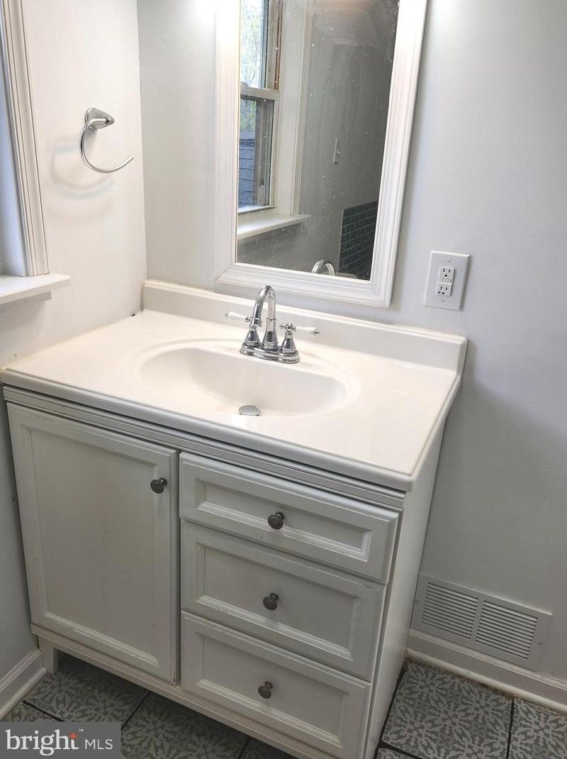 34 King David Dr, Linden VA  22642-6323 exterior