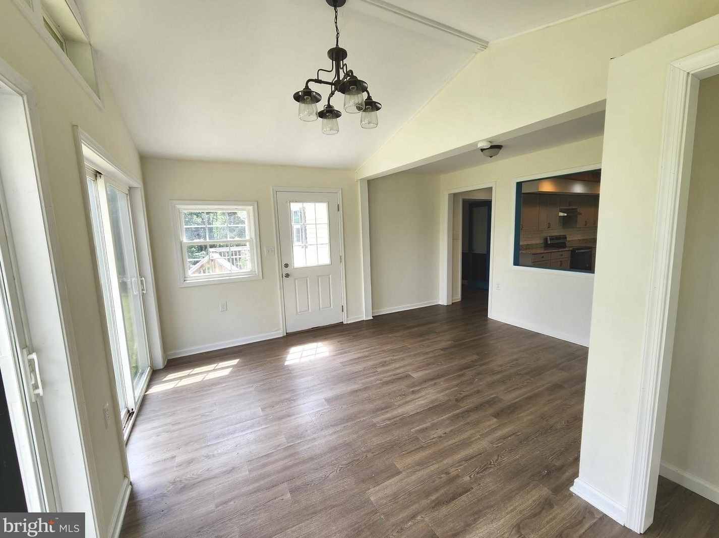 34 King David Dr, Linden VA  22642-6323 exterior