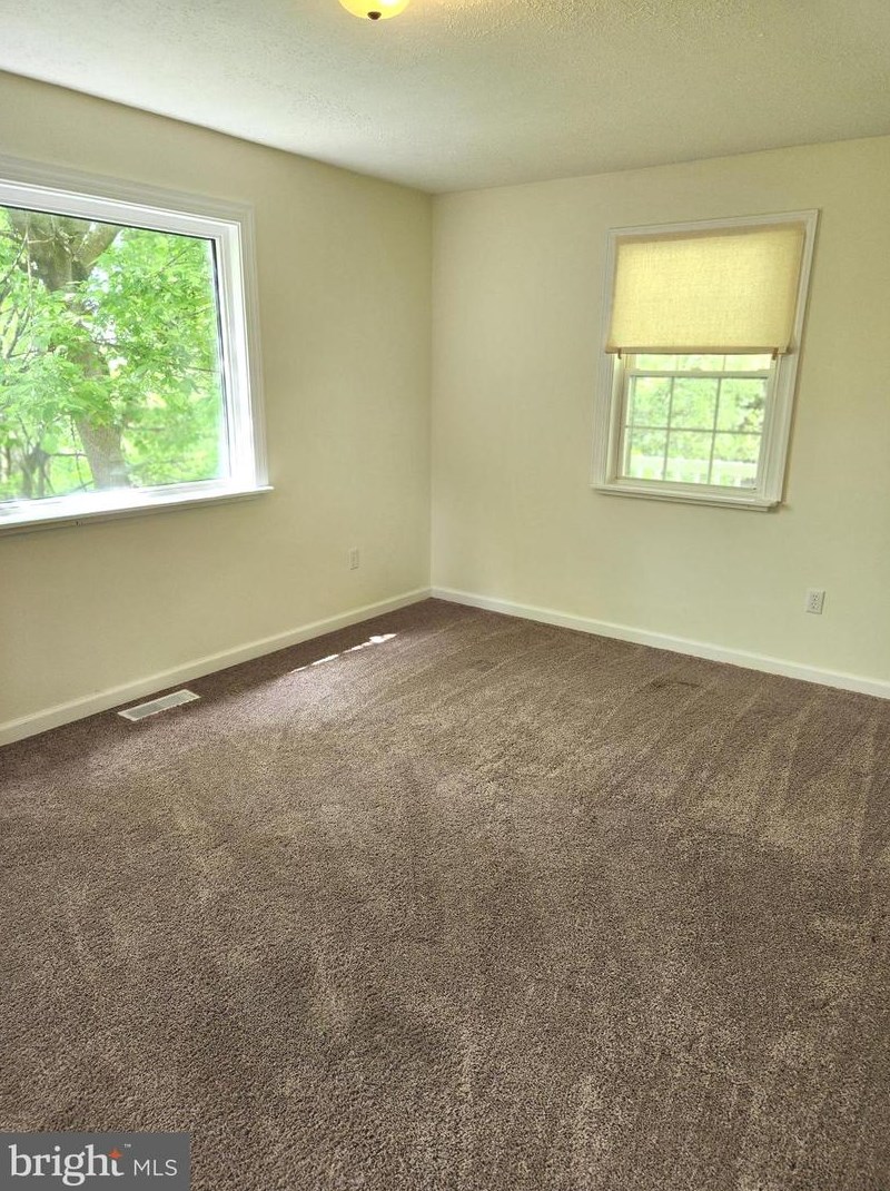 34 King David Dr, Linden VA  22642-6323 exterior