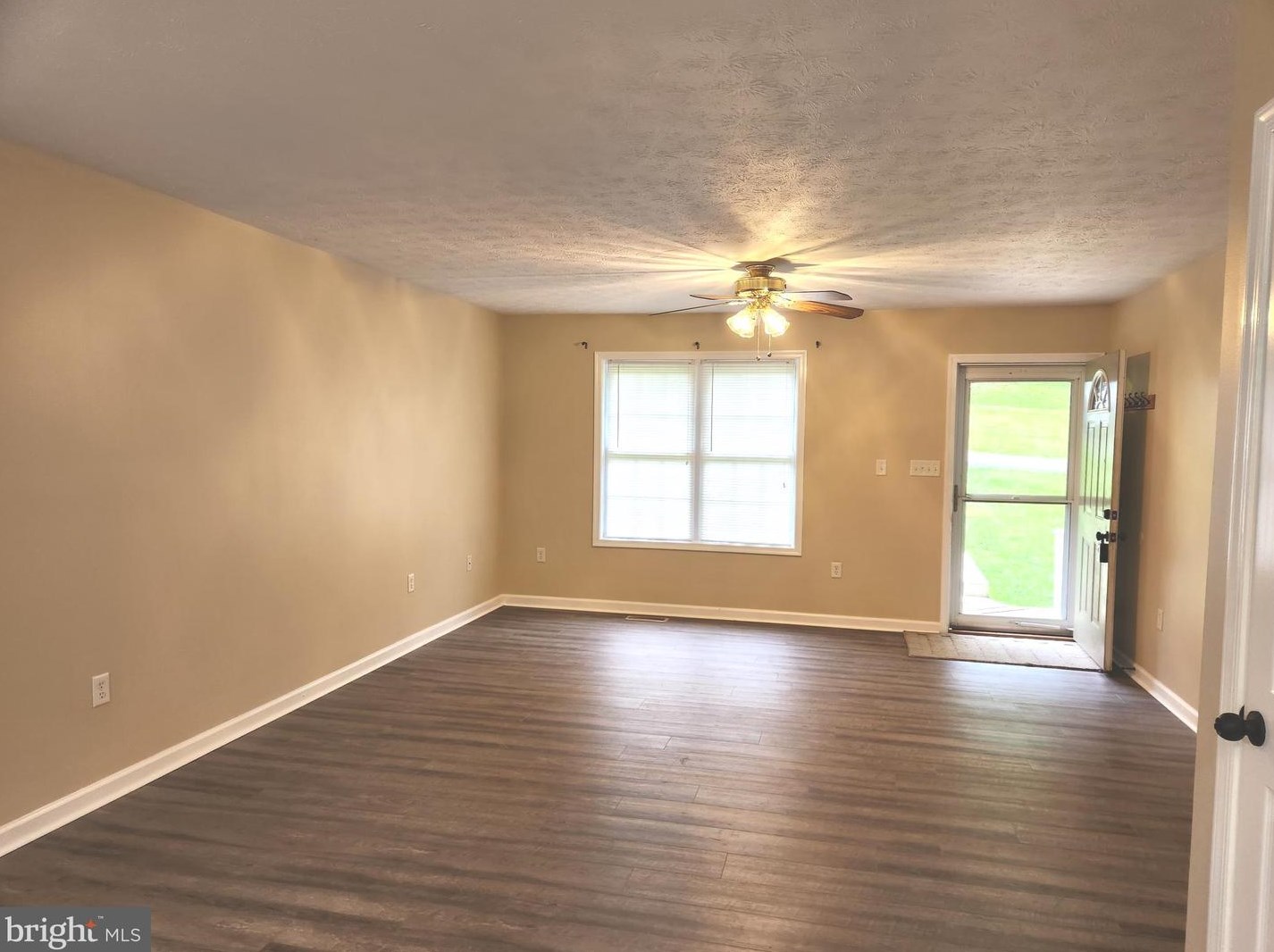 147 Goode Dr, Front Royal VA  22630-6201 exterior