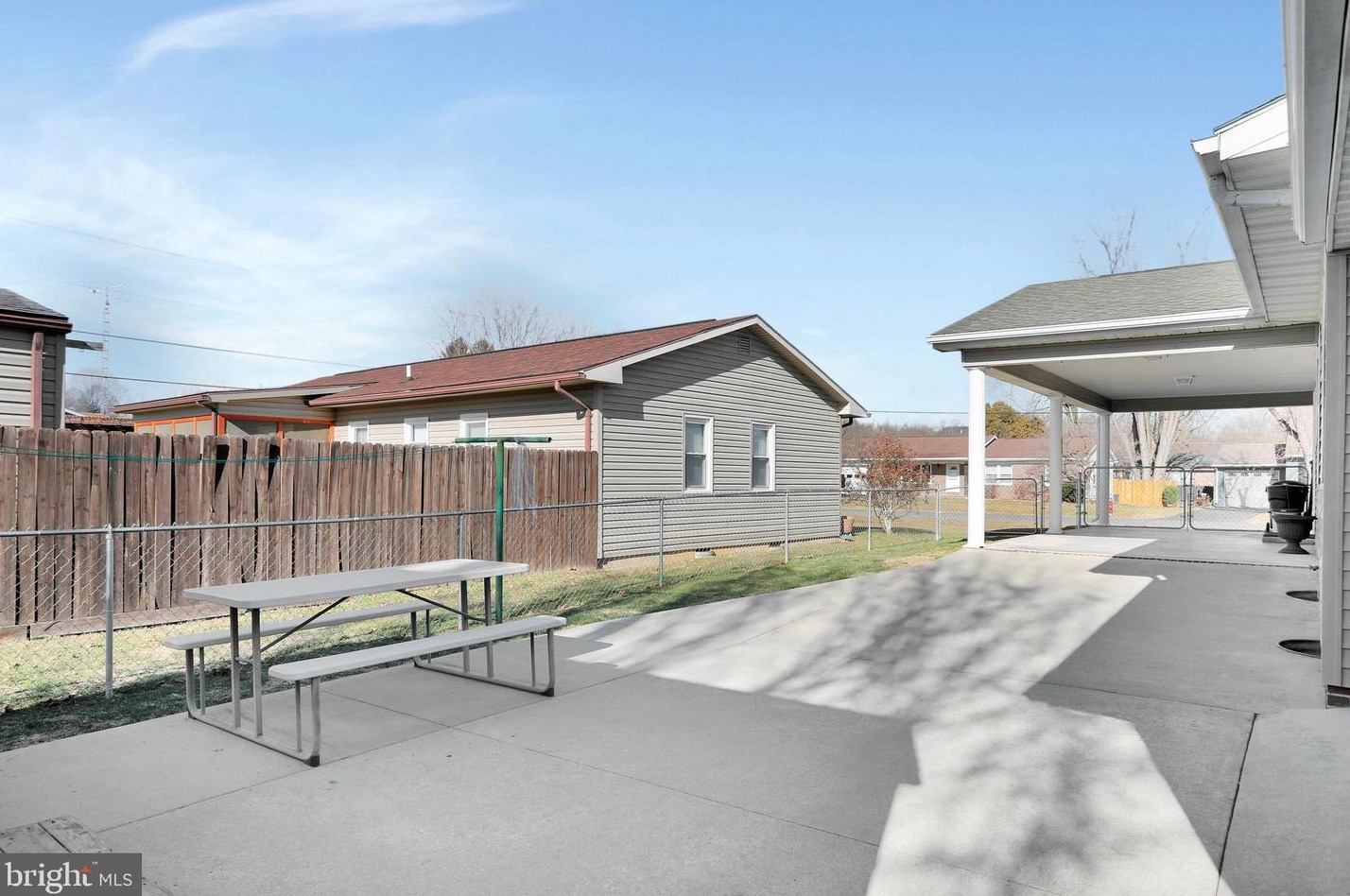 11 Tanglewood Dr, Martinsburg WV 25405-5892 exterior