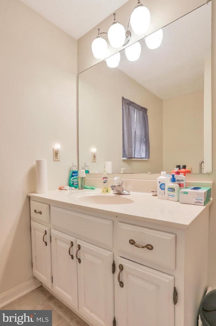 11 Tanglewood Dr, Martinsburg WV 25405-5892 exterior