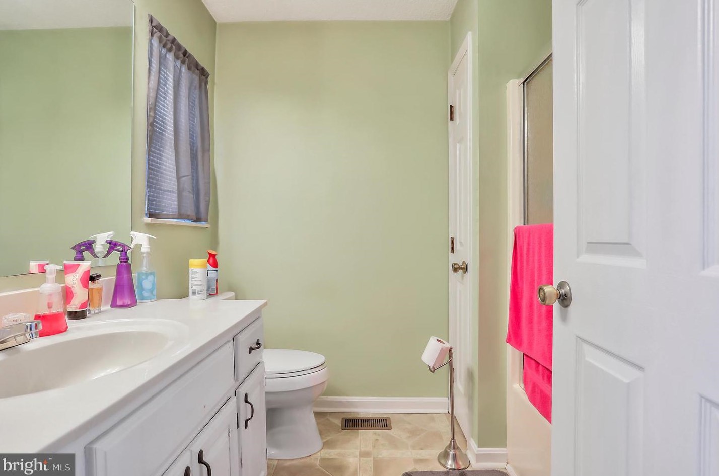 11 Tanglewood Dr, Martinsburg WV 25405-5892 exterior