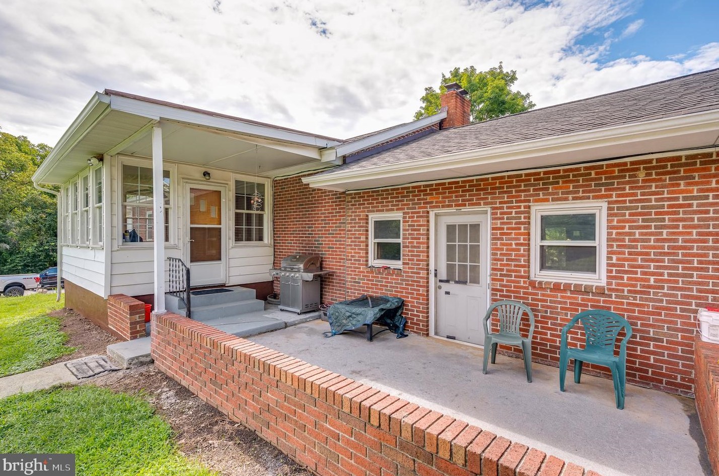 1935 Charles Town Rd, Martinsburg WV 25430-2627 exterior