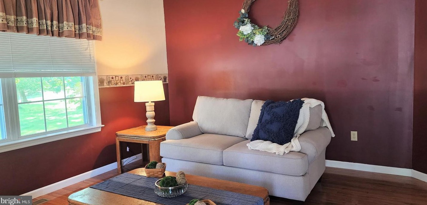 1465 Rock Clf Dr, Martinsburg WV 25401-3278 exterior