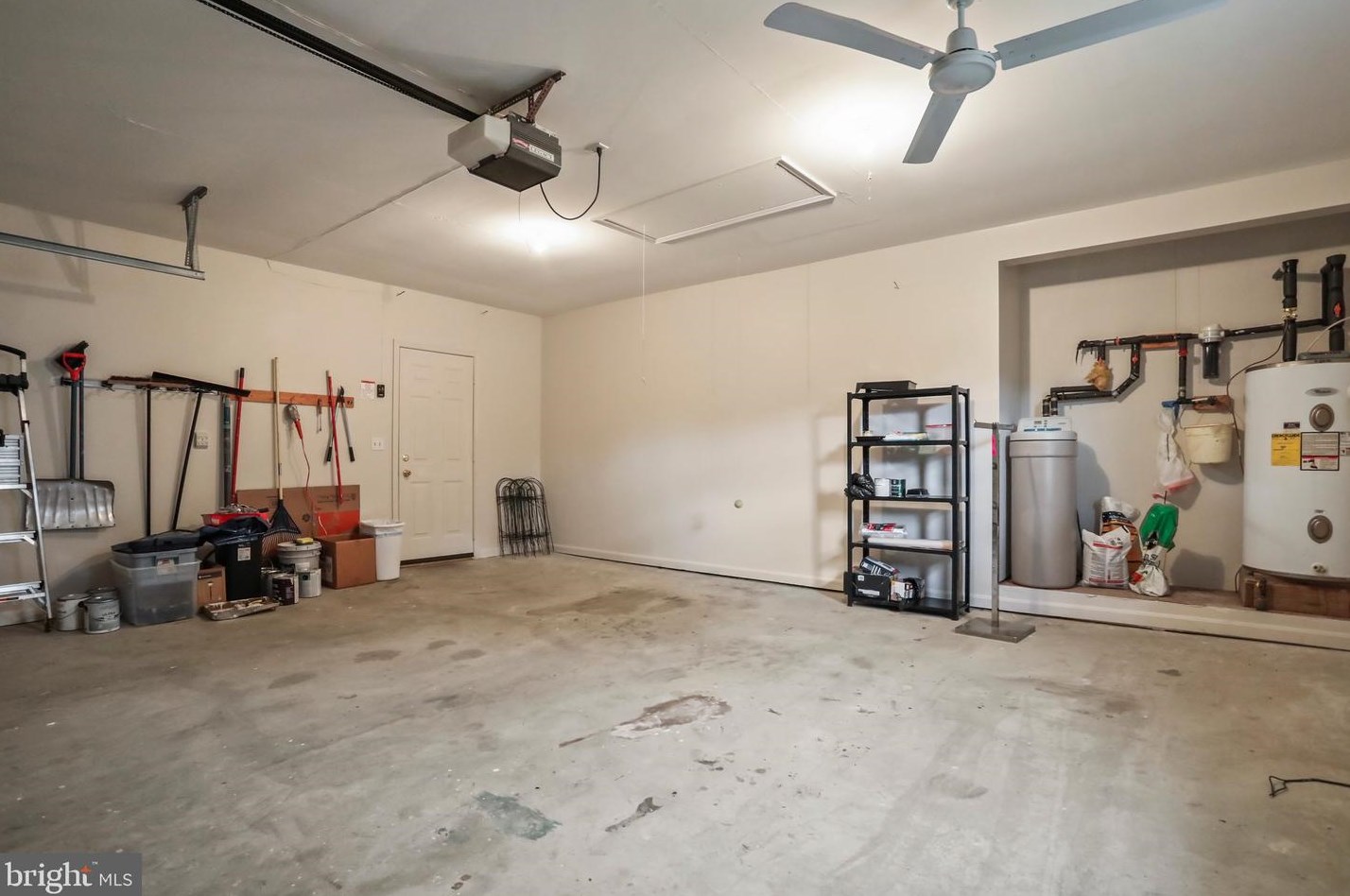 956 Caledonia Dr, Martinsburg WV 25405-5737 exterior