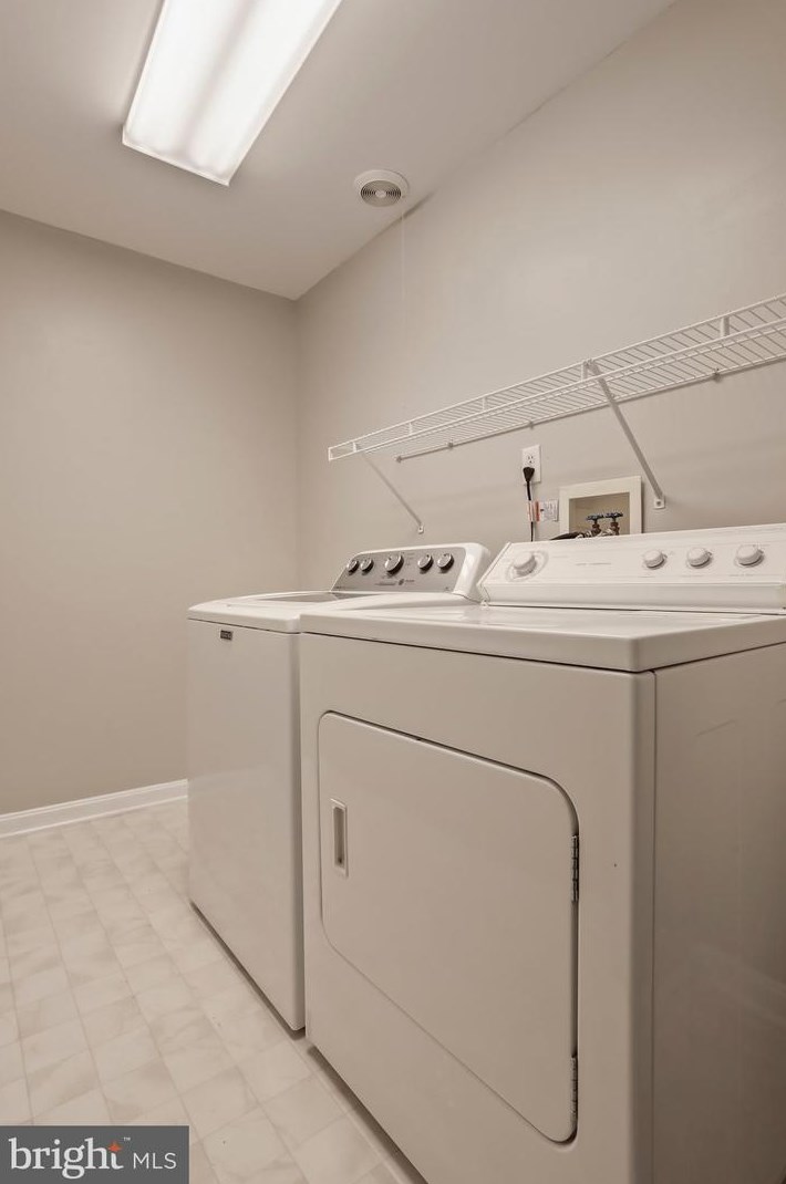 956 Caledonia Dr, Martinsburg WV 25405-5737 exterior