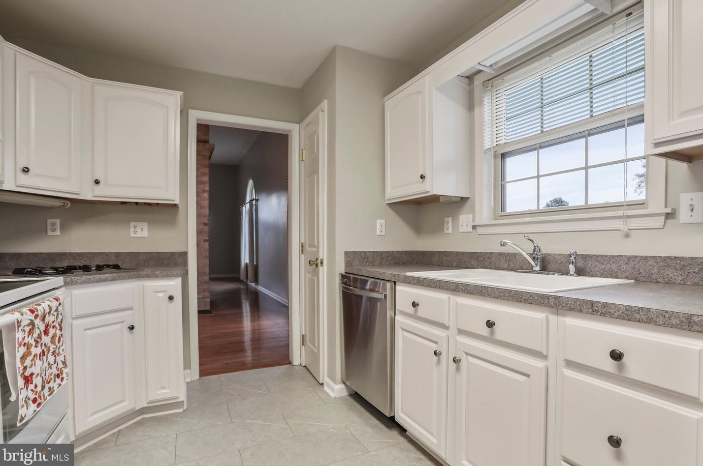 956 Caledonia Dr, Martinsburg WV 25405-5737 exterior