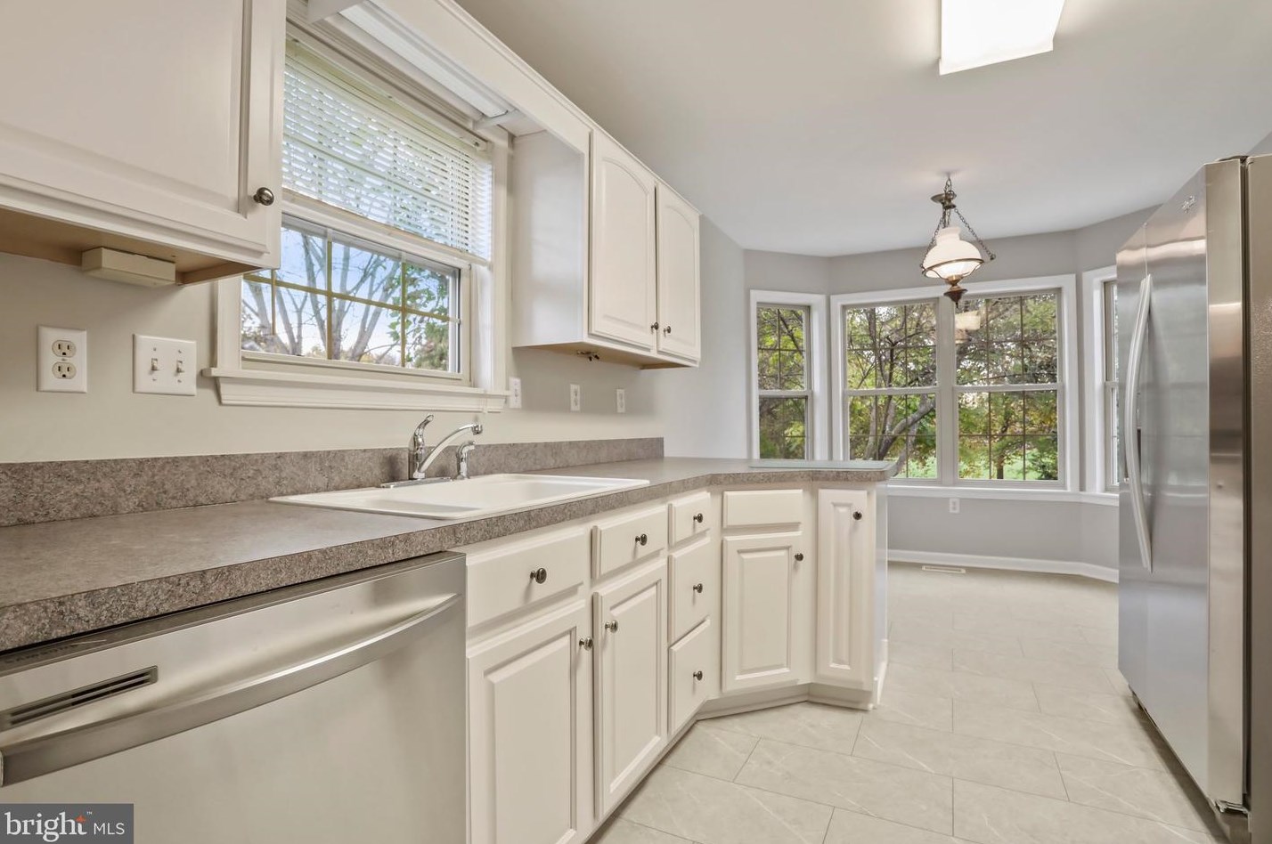 956 Caledonia Dr, Martinsburg WV 25405-5737 exterior