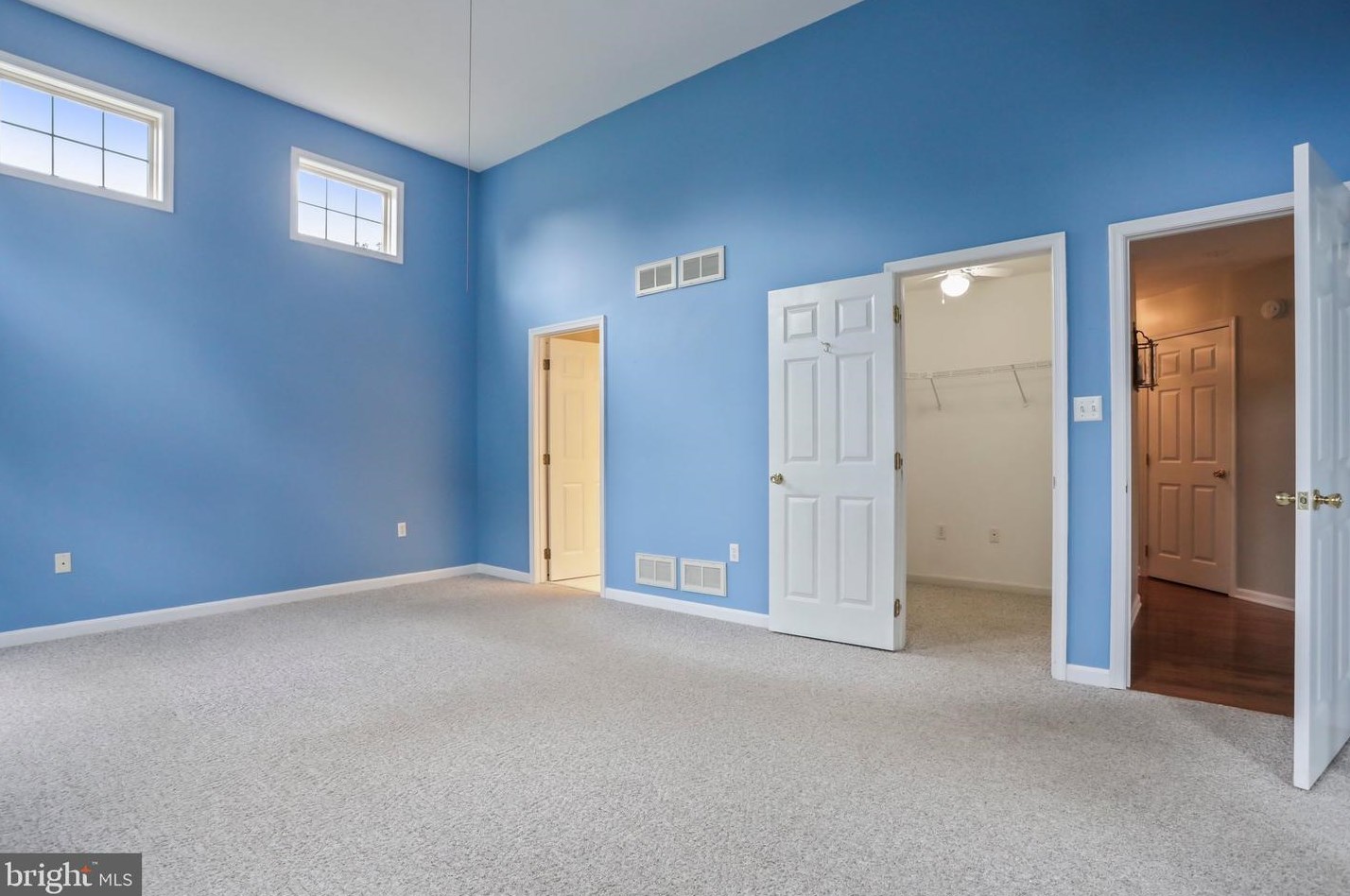 956 Caledonia Dr, Martinsburg WV 25405-5737 exterior