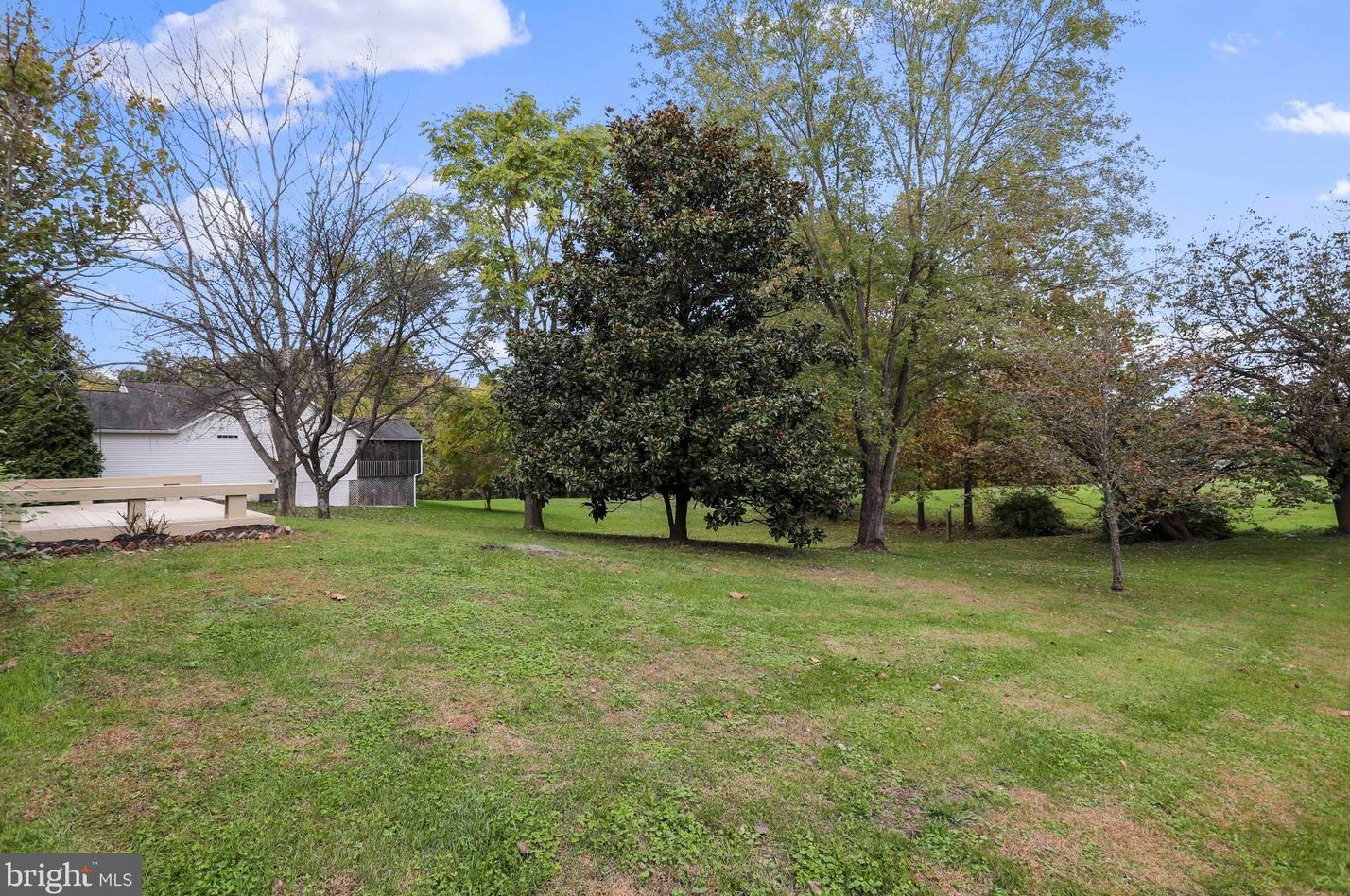 956 Caledonia Dr, Martinsburg WV 25405-5737 exterior