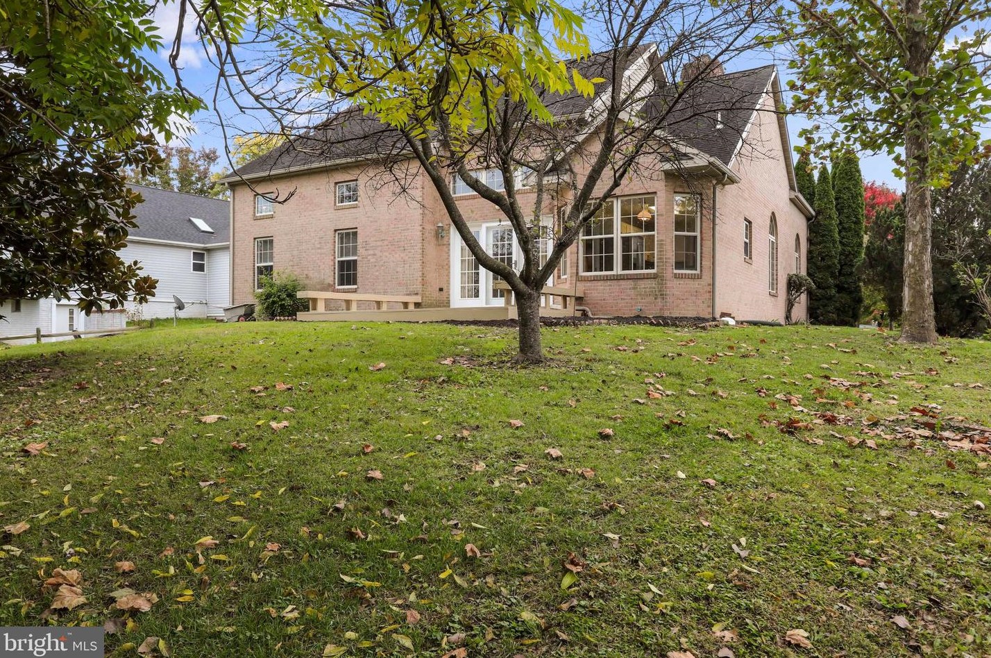 956 Caledonia Dr, Martinsburg WV 25405-5737 exterior