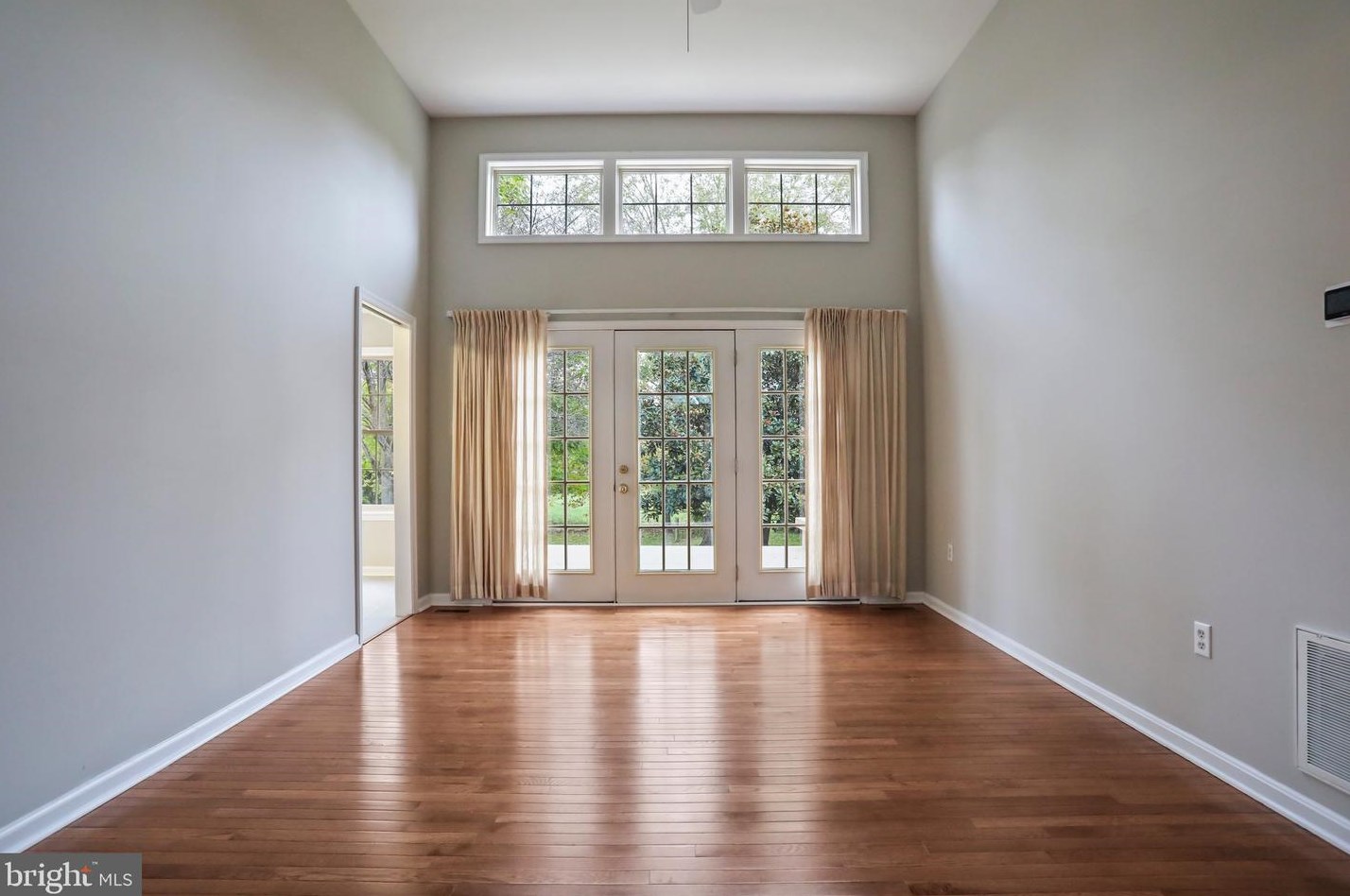 956 Caledonia Dr, Martinsburg WV 25405-5737 exterior