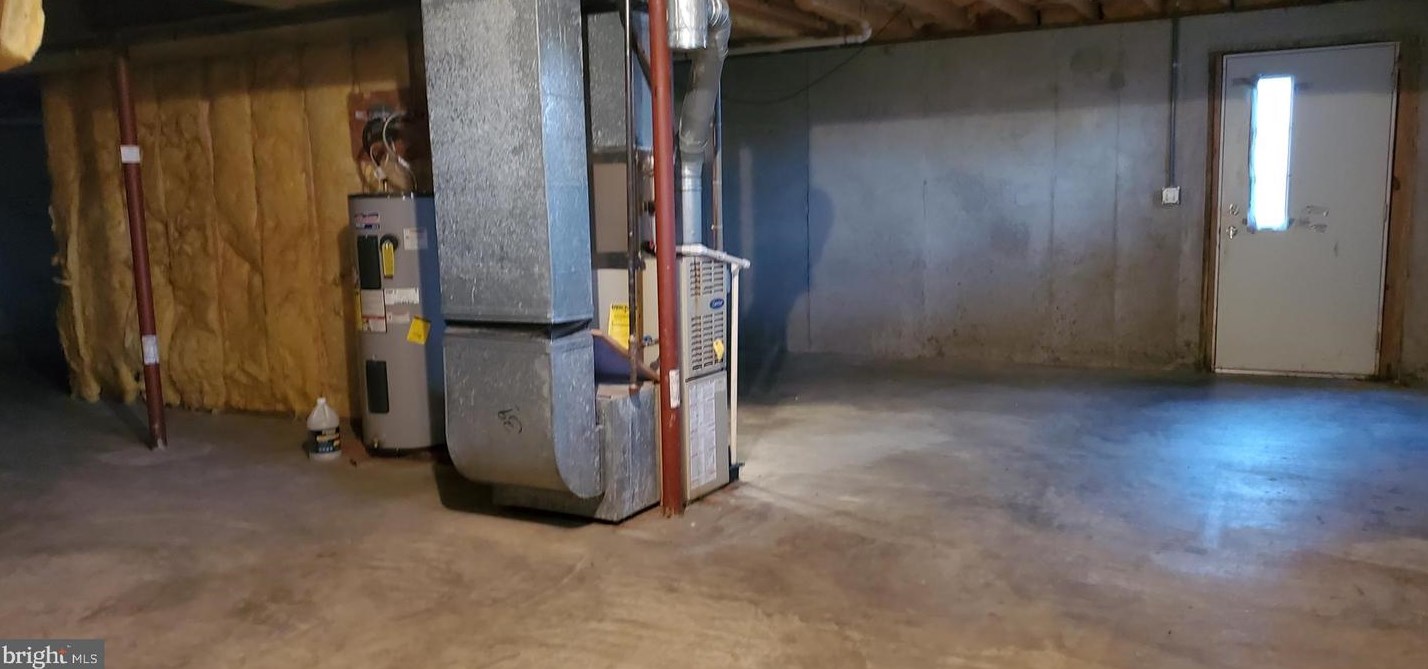 938 Caledonia Dr, Martinsburg WV 25405-5737 exterior