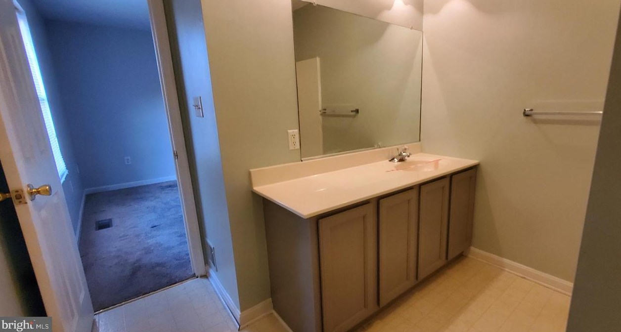 938 Caledonia Dr, Martinsburg WV 25405-5737 exterior