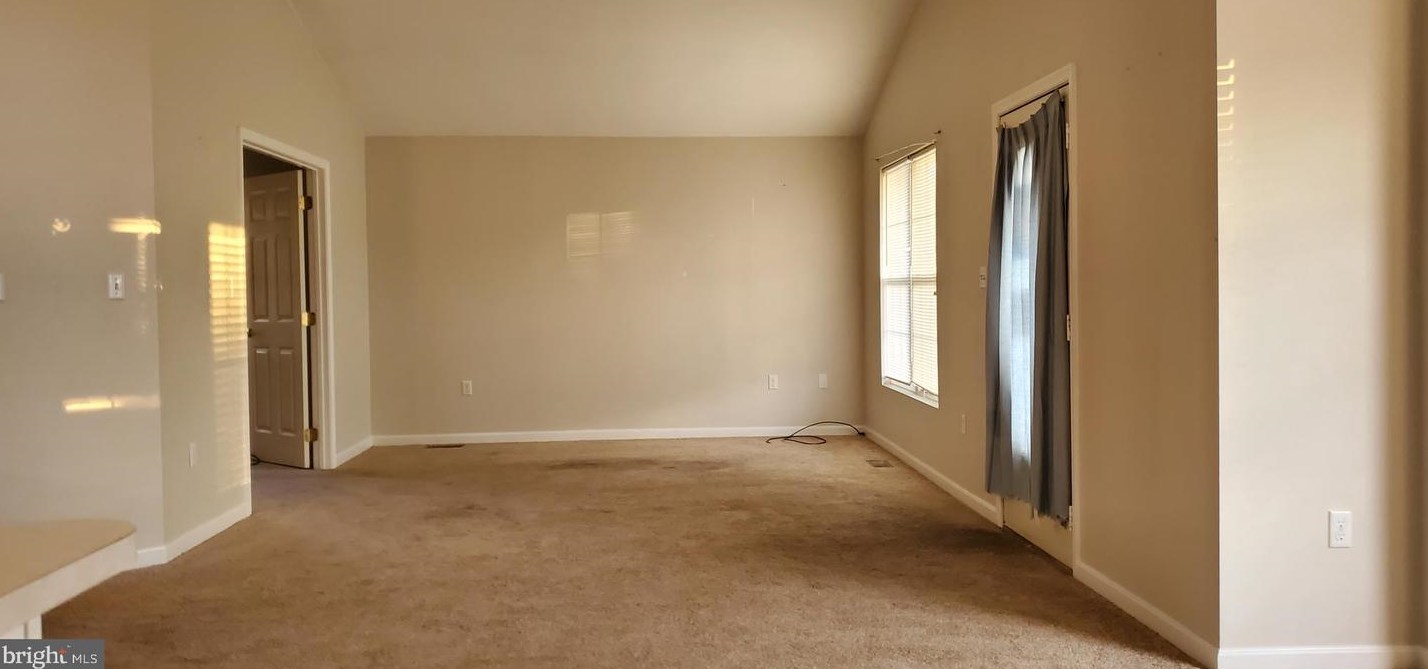 938 Caledonia Dr, Martinsburg WV 25405-5737 exterior